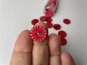 Knap - sødt blomstermotiv i riller og rød, 12 mm